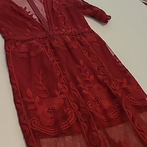 E'leter lace overlay romper midi length. Lovely burgundy in color sz Small(#595) - Picture 5 of 17